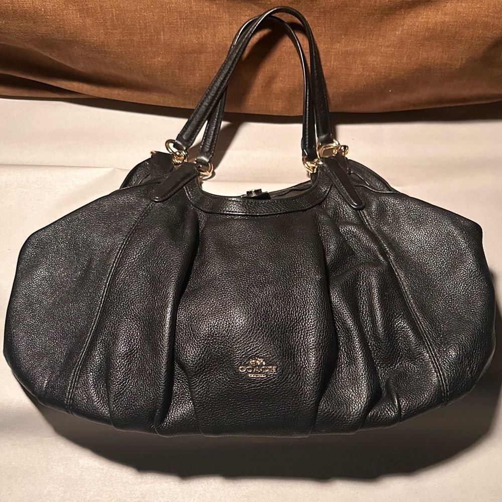Coach 
Pebble Leather Lily
 Shoulder Bag​